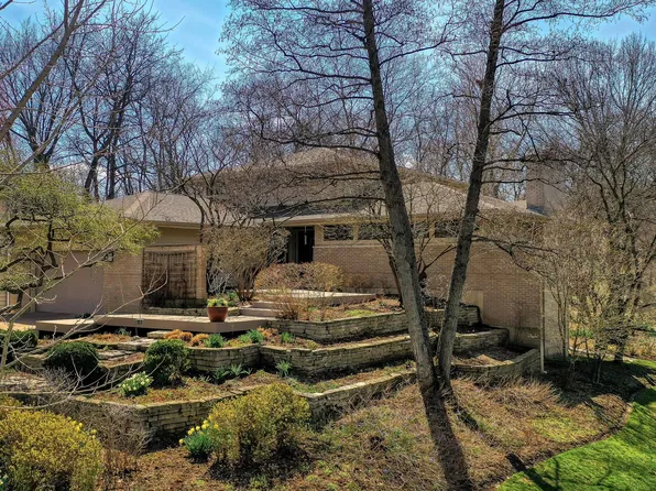 811 Wildrose Springs Dr, Saint Charles, IL 60174