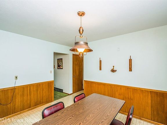 5th image of 716 W Iowa Ave