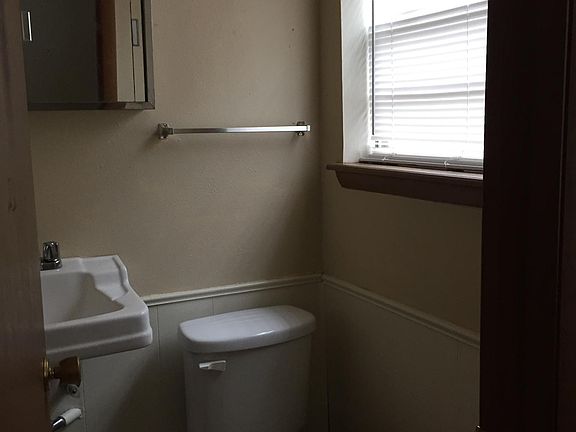 4th image of 1505 Canterbury Ave