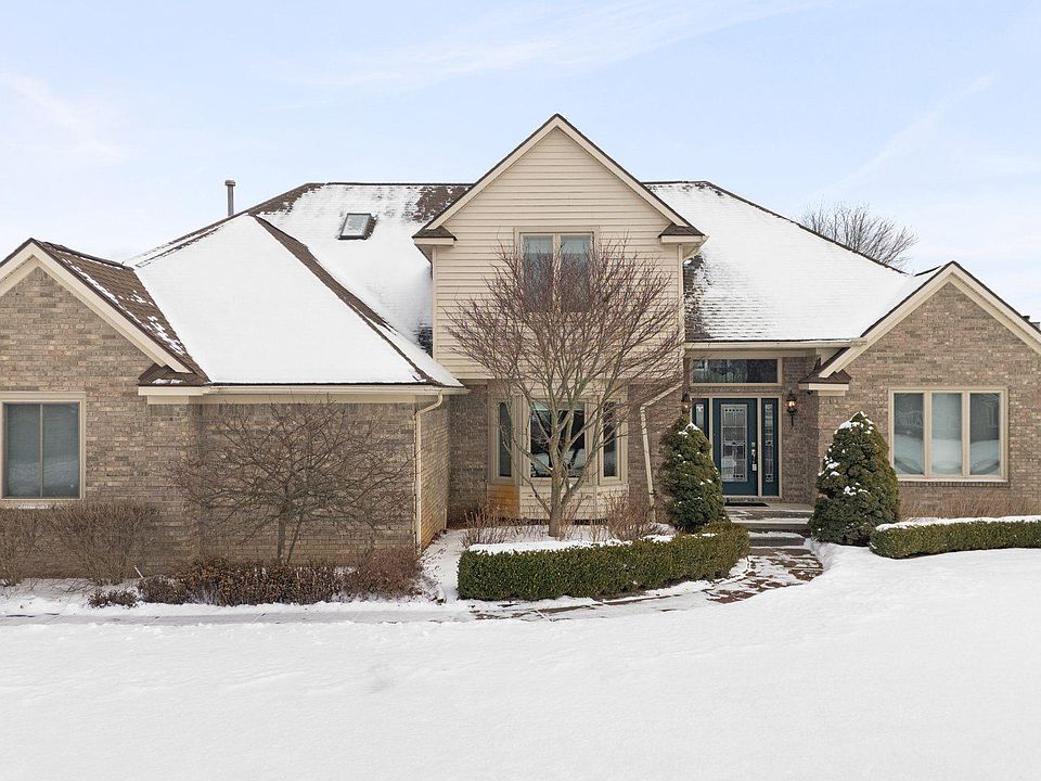 1st image of 10049 Pembrooke Cir