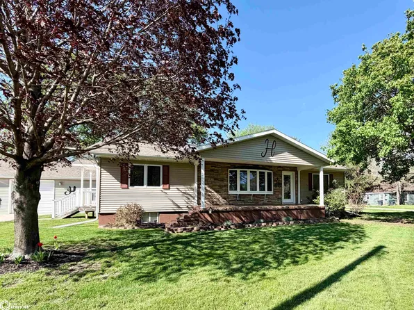 604 Marshall St, Wapello, IA 52653