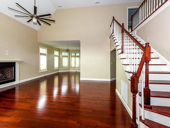 3rd image of 270 Savannah Park Dr
