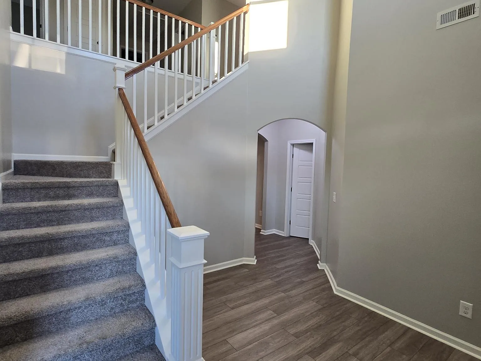 4 bed, 2.5 bath, 3241 sqft, $2,500 — Photo 4