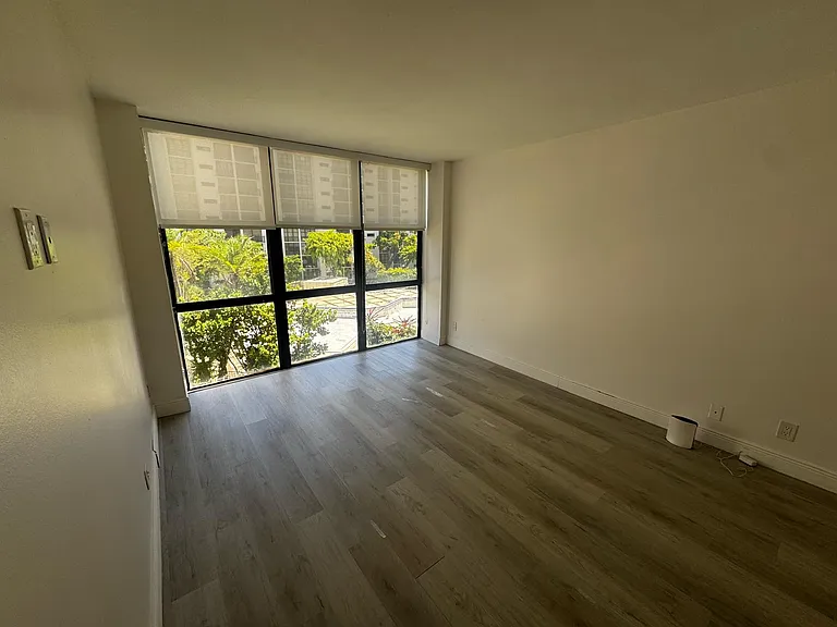 17011 N Bay Rd #412 — Photo 17