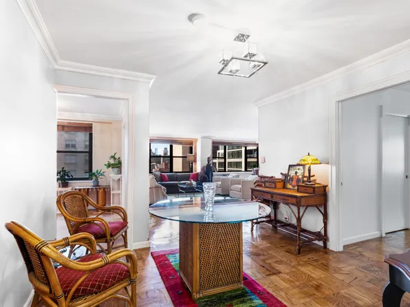 305 East 40th Street 17JK image 3 of 18