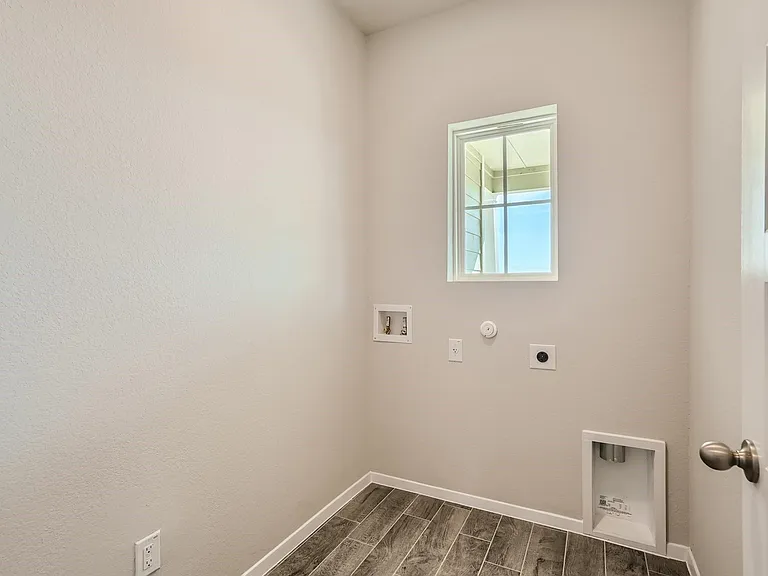 137 Delta Crst — Photo 23