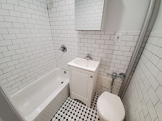 4th image of 319 E 108th St #1G