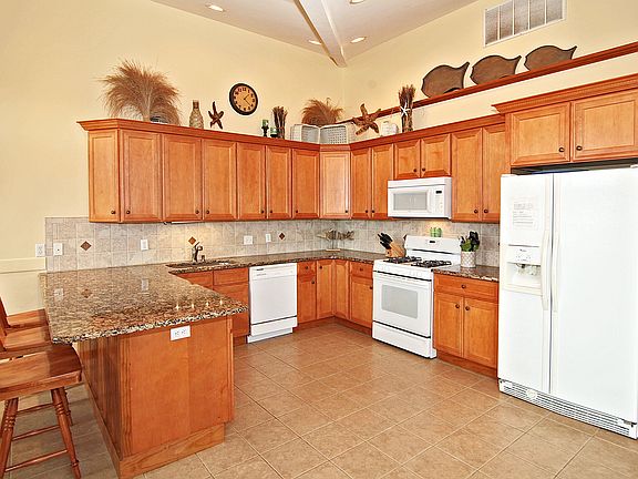 3rd image of 103 E 29th St #B