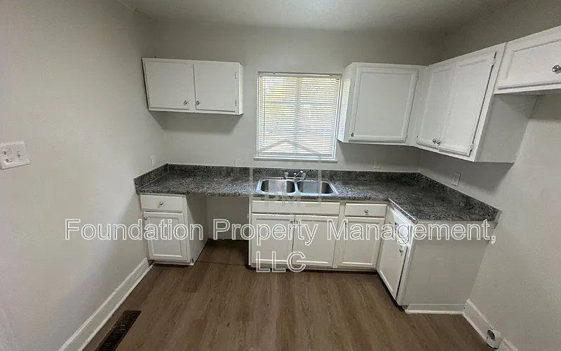 3 bed, 2.0 bath, 1919 sqft, $1,825 — Photo 3