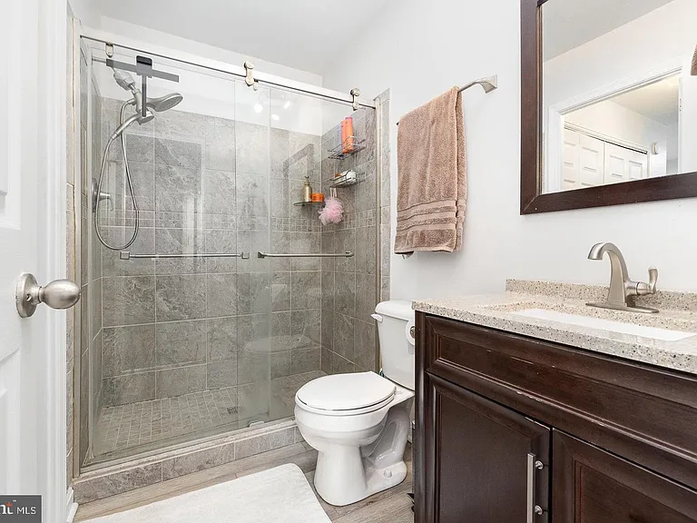 407 Cambridge Ct — Photo 18