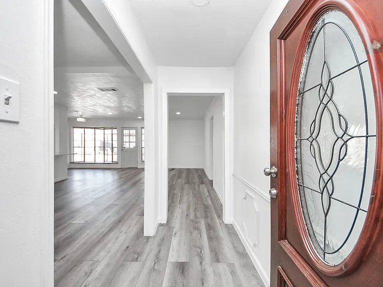 8011 La Roche Ln — Photo 9