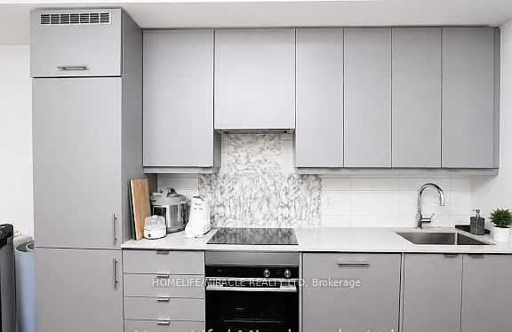 3rd image of 36 Elm Dr W #1003