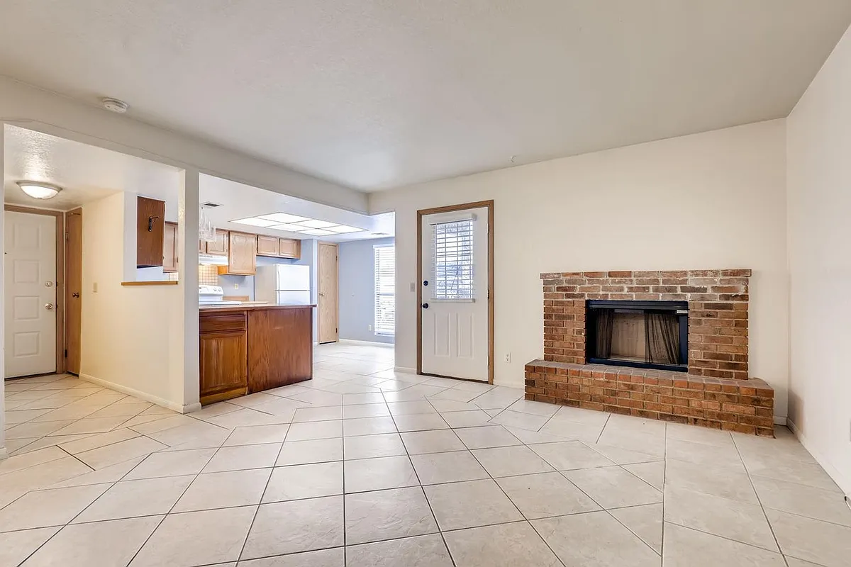 Building Photo - 3771 Shirebrook Dr #89