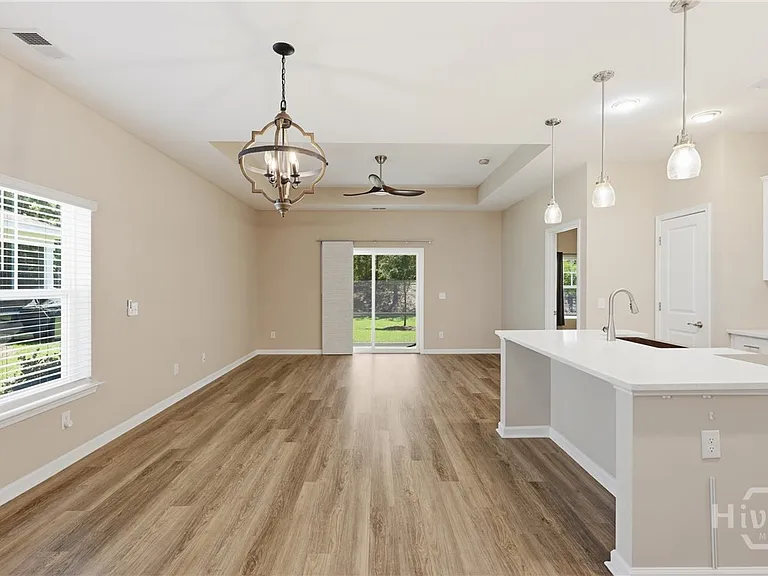 130 Danbury Ct — Photo 9
