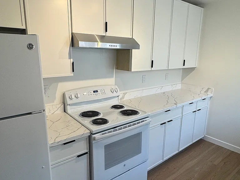 770 Monterey Blvd #4 — Photo 3
