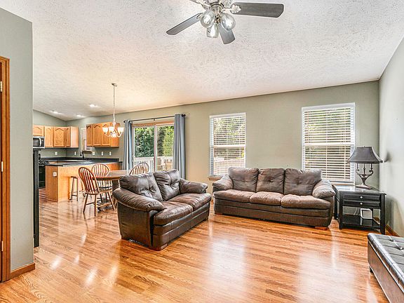 3rd image of 3832 Pristine Ave
