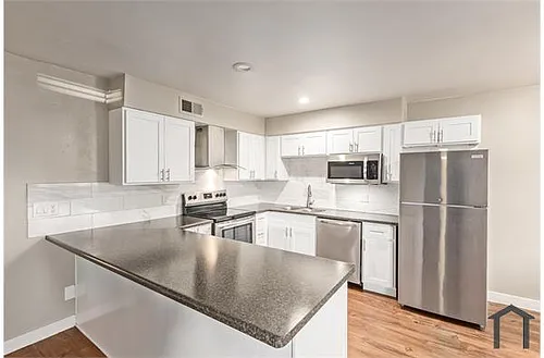 1922 W Myrtle Ave #15 Photo 1