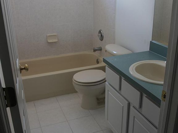 guest bathroom (upstair)