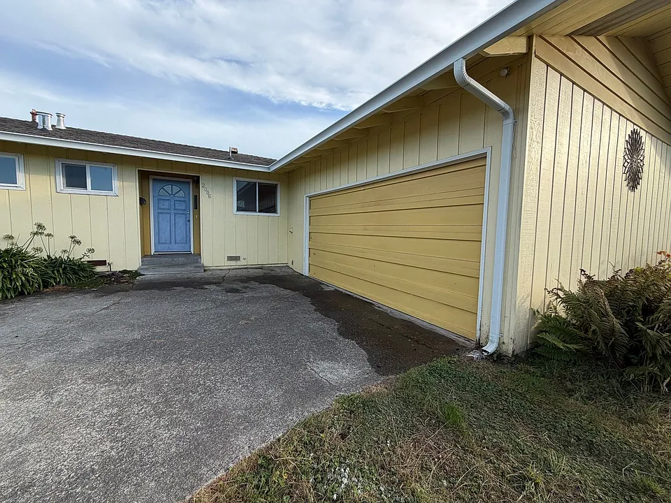 2006 Ernest Way