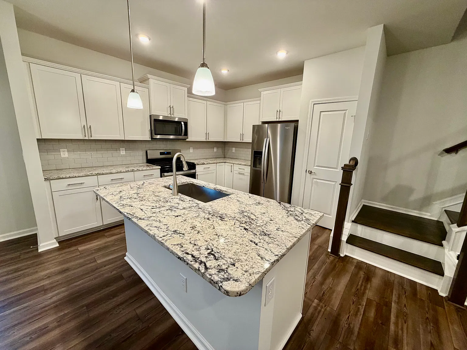 3 bed, 2.5 bath, 1805 sqft, $2,095 — Photo 3