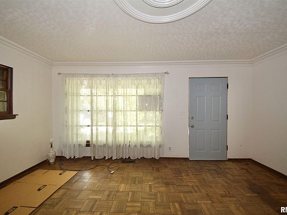 4th image of 306 Lynda Dr