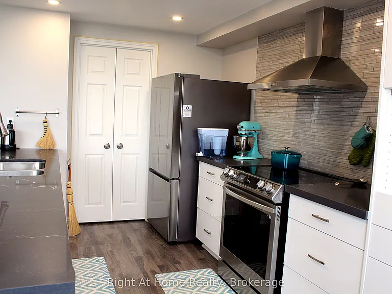 1360 Rathburn Rd E #1509 — Photo 8