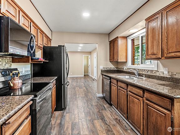 2nd image of 800 SE 95th Avenue