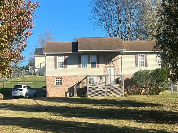 233 Huntington Ln, Kodak, TN 37764