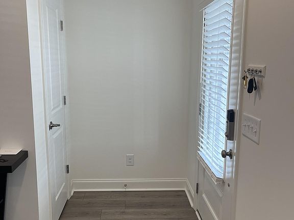 5th image of 450 Portsdale Dr