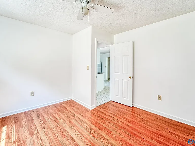 212 Green Springs Ln — Photo 11