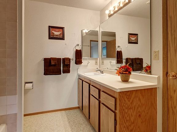 3rd image of 19857 25th Ave NE APT 203