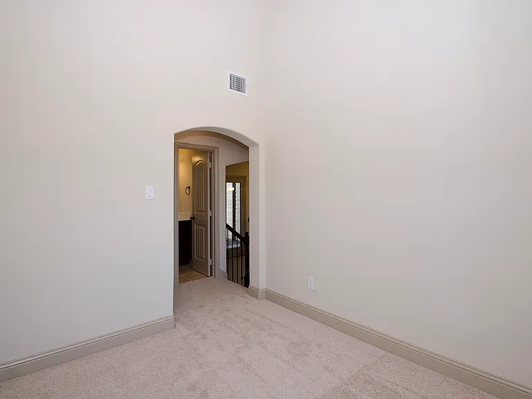 939 Whitehall Dr — Photo 19