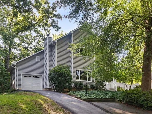 108 Carrisbrooke Ln, Winston Salem, NC 27104