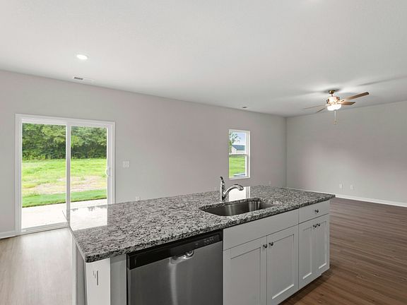 KITCHEN / LIVING ROOM