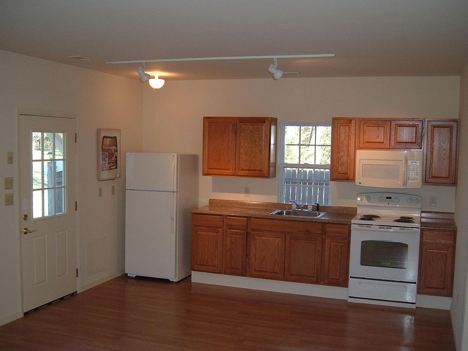 2nd image of 1196 Swamp Rd