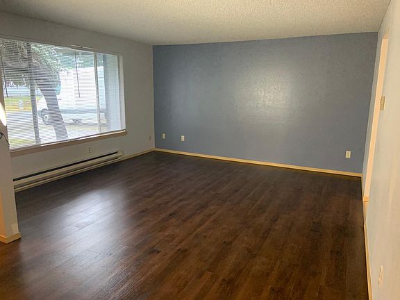 4th image of 17014 19th Ave E