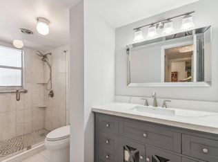 3590 Via Poinciana APT 207, Lake Worth, FL 33467