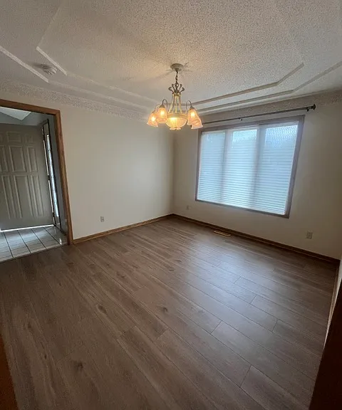 653 Parkwood Cir — Photo 3