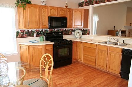 Eat-in kitchen