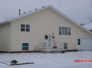 664 8th St E, Dickinson, ND 58601