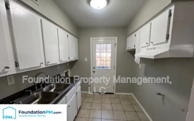 2 bed, 1.0 bath, 813 sqft, $850 — Photo 3