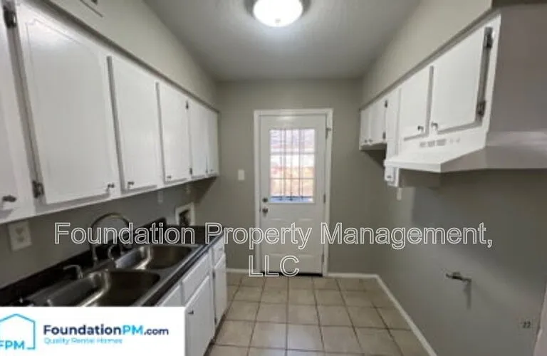 1129 Catalina Rd — Photo 3