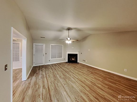 3rd image of 4019 Parkview Ct