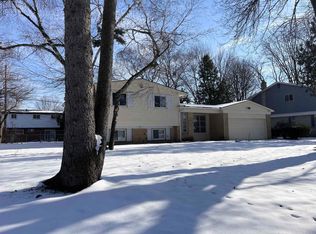 27054 Arlington Dr, Southfield, MI 48076
