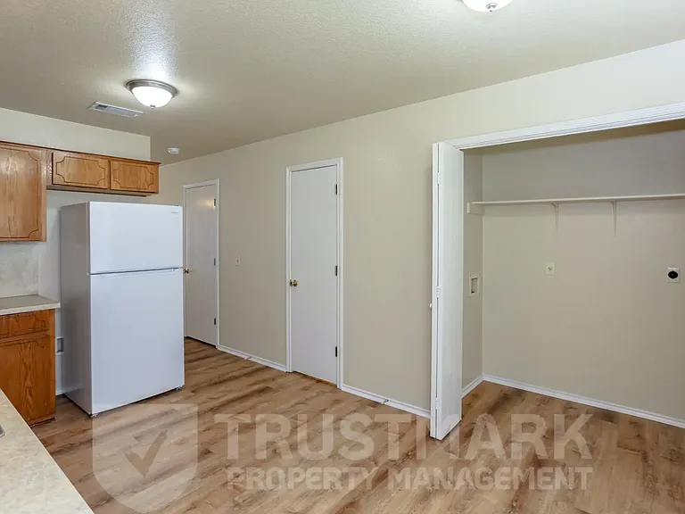 4005 Madison Dr #B — Photo 9
