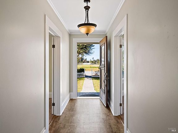 3rd image of 822 E Laurel Street