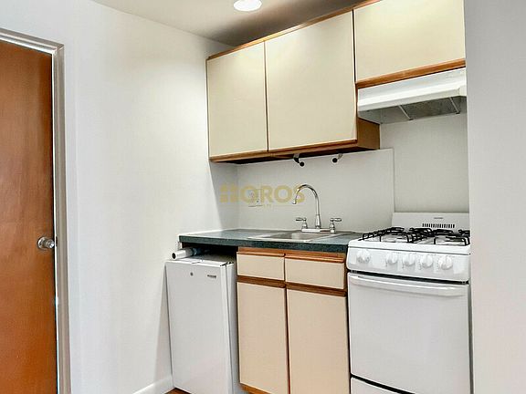 5th image of 232 W 16th St #4W