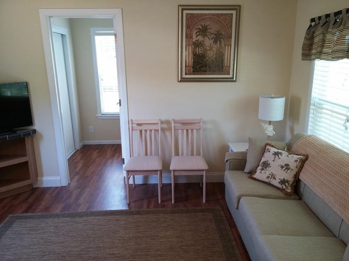 2 bed, 500 sqft, $3,699 — Photo 4