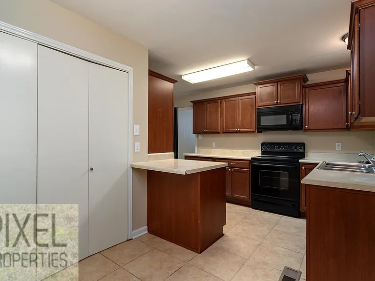 47 Flag Rd — Photo 5