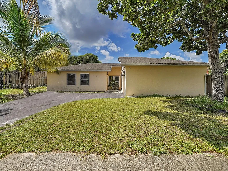 387 NW 39th Way